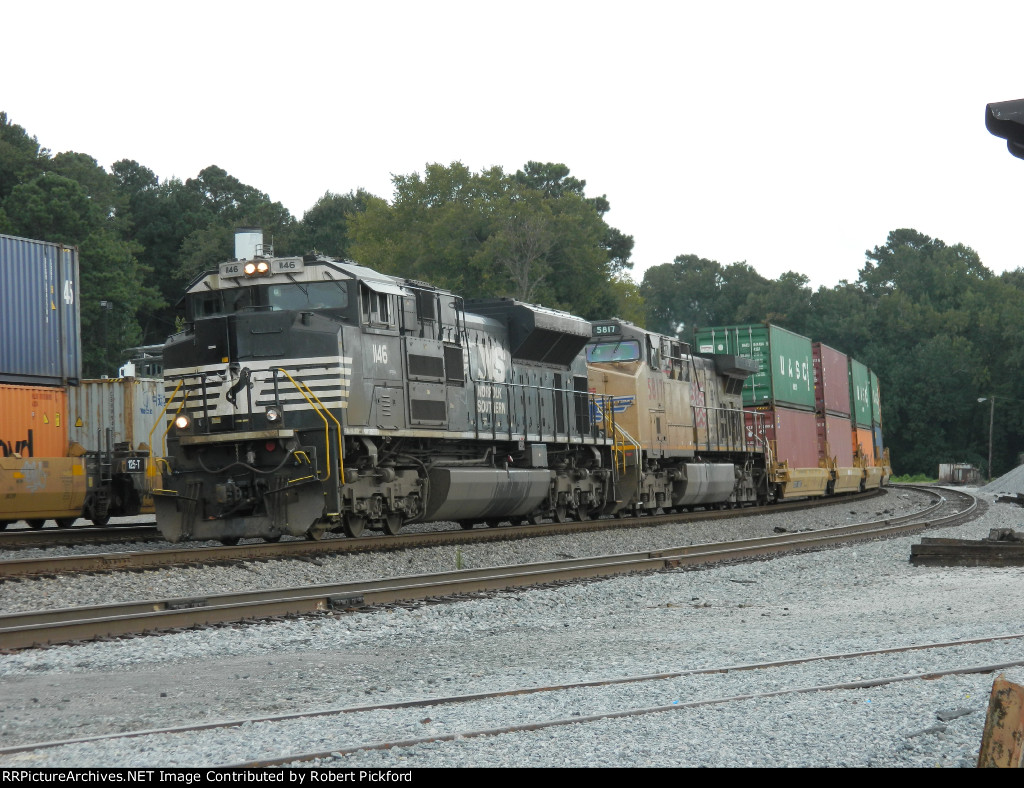 NS 1146 (SD70ACe) UP 5817 (AC44CWCTE)